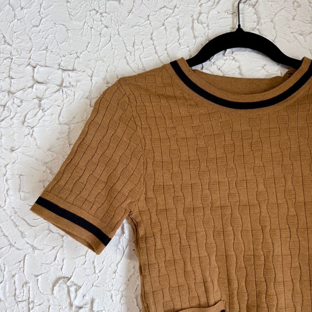 Ellen Tracy Tan and Black Ribbed Short Sleeve crop-Top - Picture 2 of 8
